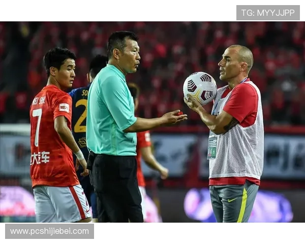 世界杯直播首个乌龙球引发关注：裁判判罚与比赛公平性的深度探讨